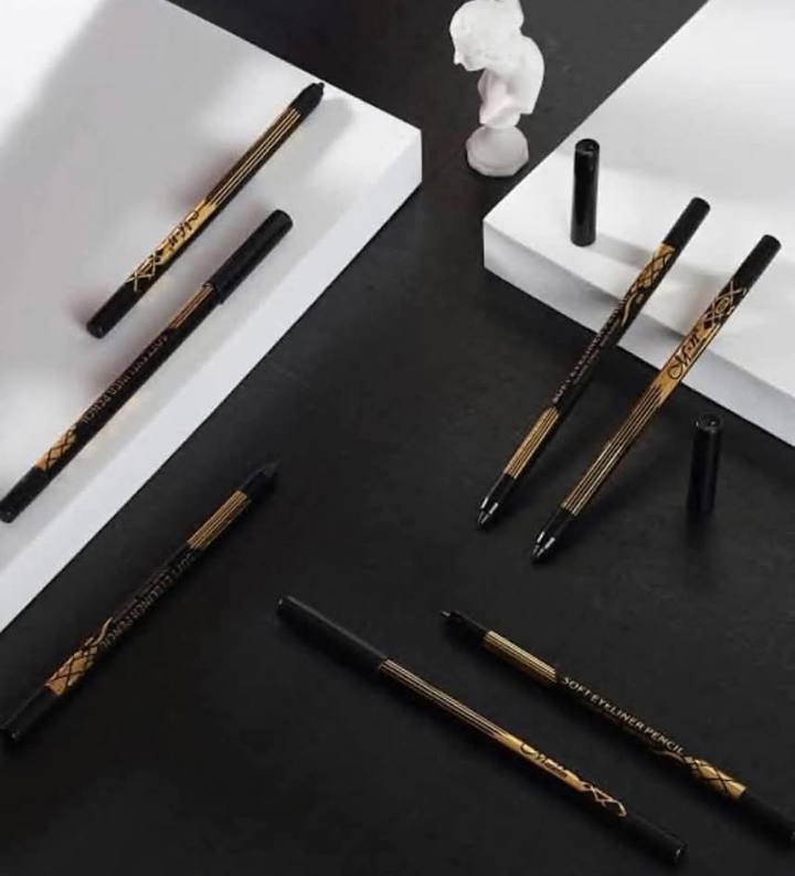 قلم كحل اسود وتر بروڤ ام ان